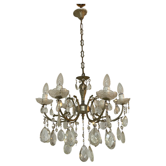 Lampadario in stile francese degli anni '60 in cristallo e metallo argentato.