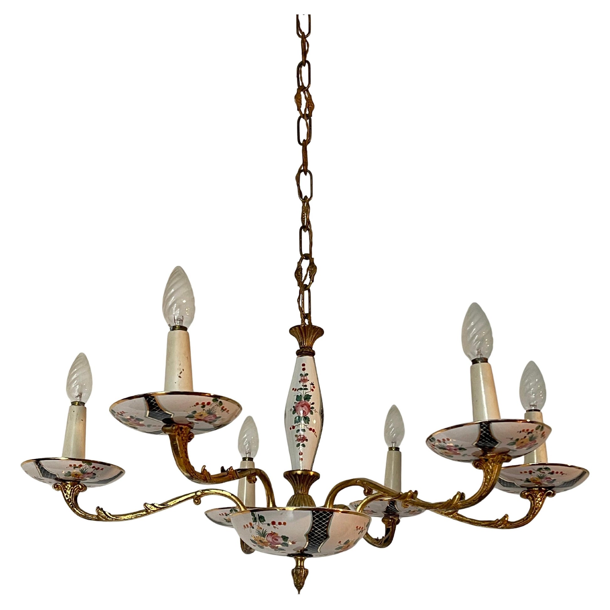 Lampadario in bronzo e ceramica con decorazione floreale italian XX secolo