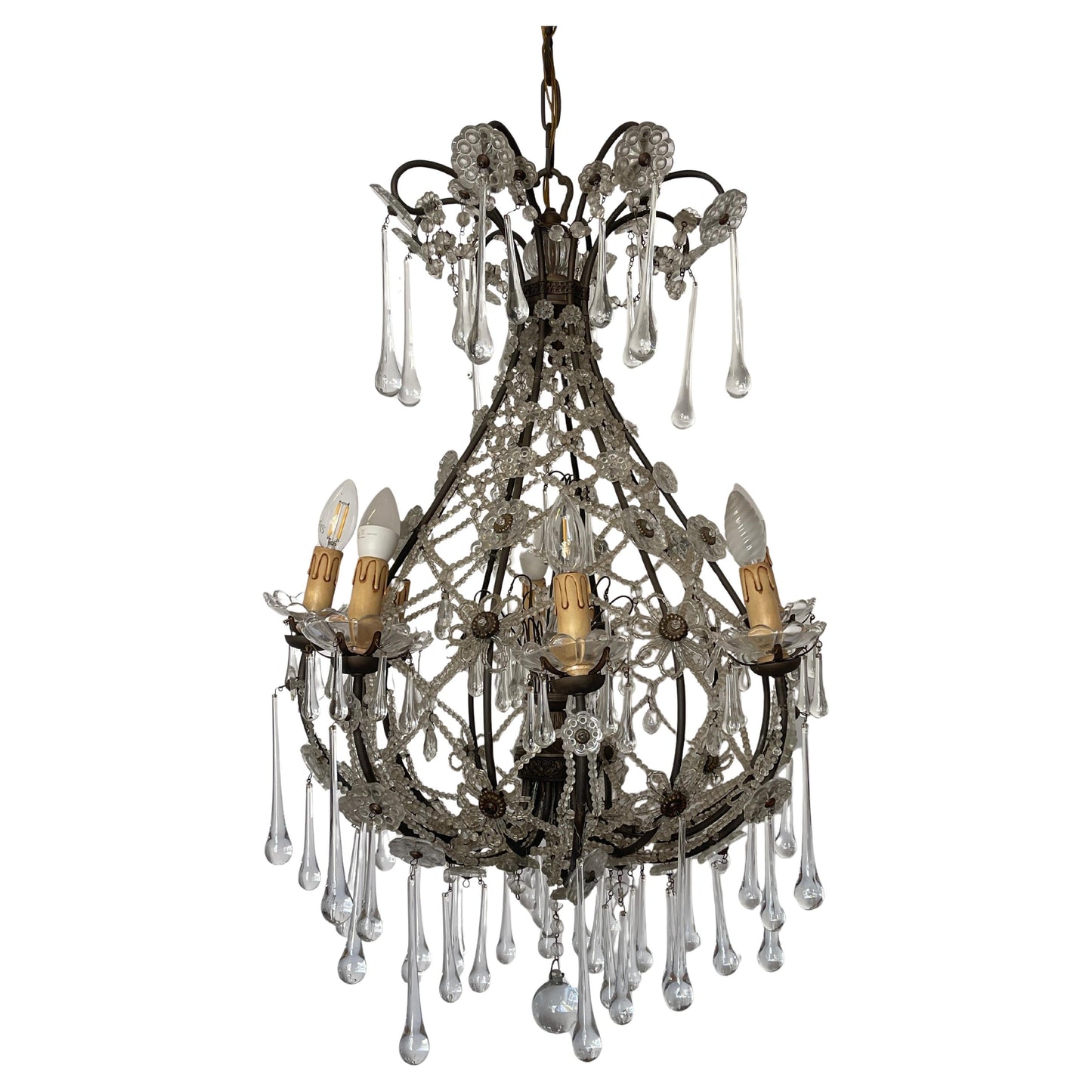 Lampadario in bronzo stile Maria Teresa con gocce in cristallo anni '60