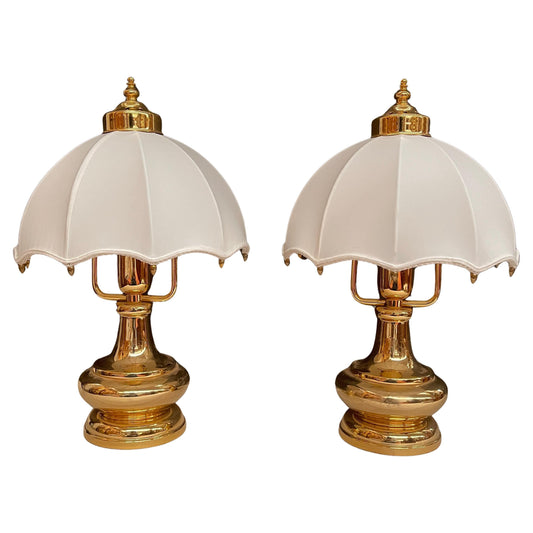 Coppia di lampade da tavolo in ottone e tessuto in stile classico italiano