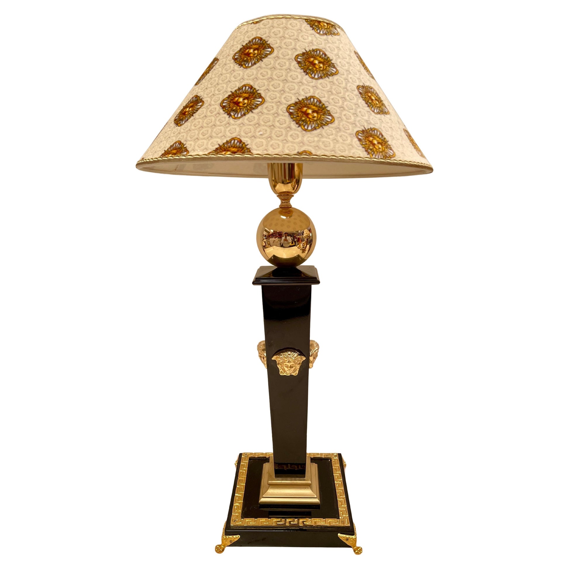 Lussuosa lampade da tavolo in legno nero e bronzo versailles, XX secolo