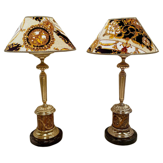Imponente coppia di lampade da tavolo in stile classico versailles, XX secolo