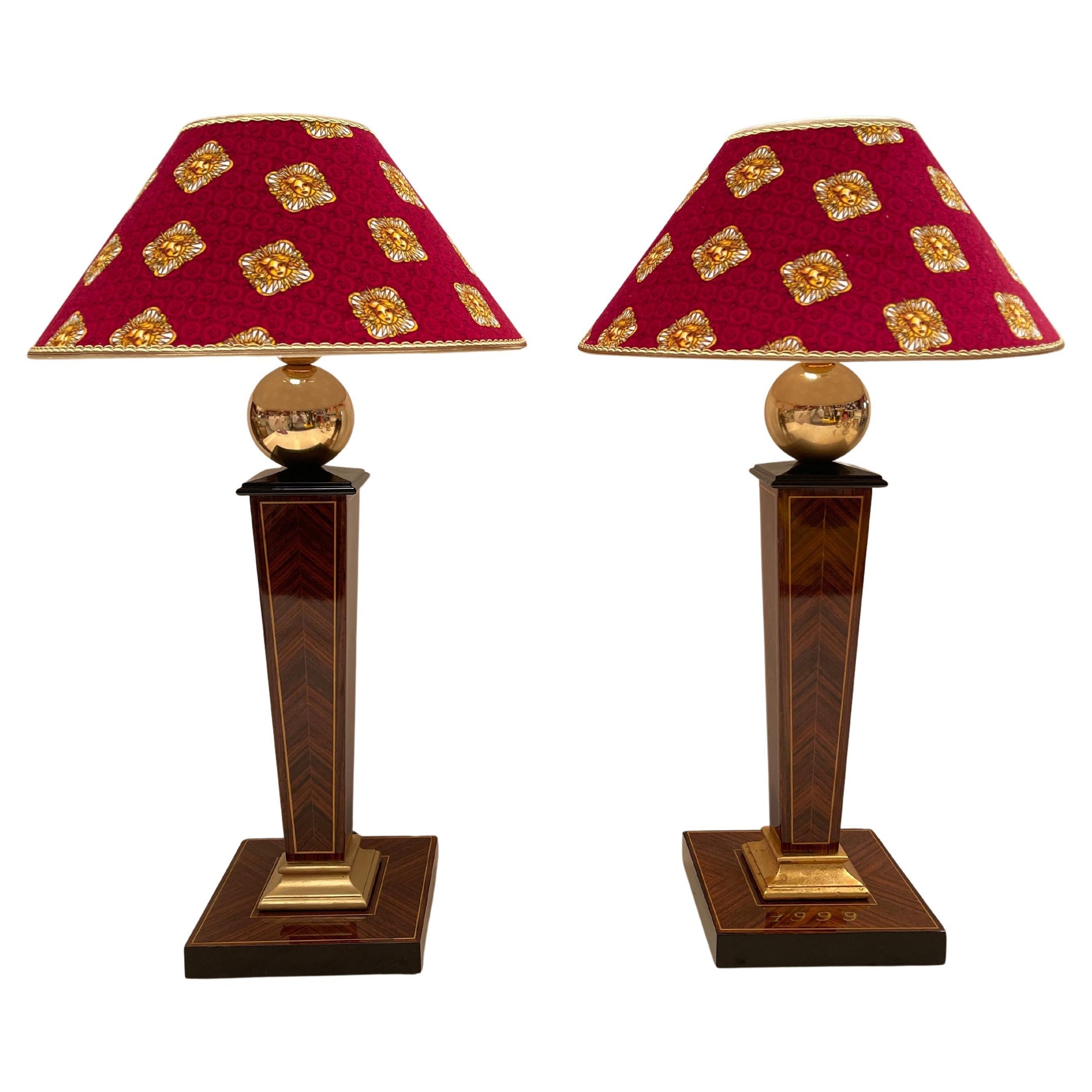 Splendida coppia di lampade da tavolo in stile classico versailles rosso XX sec.