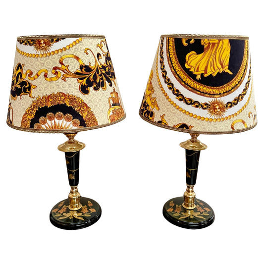 Lampade da comodino italiane in legno e tessuto Versailles, XX secolo.