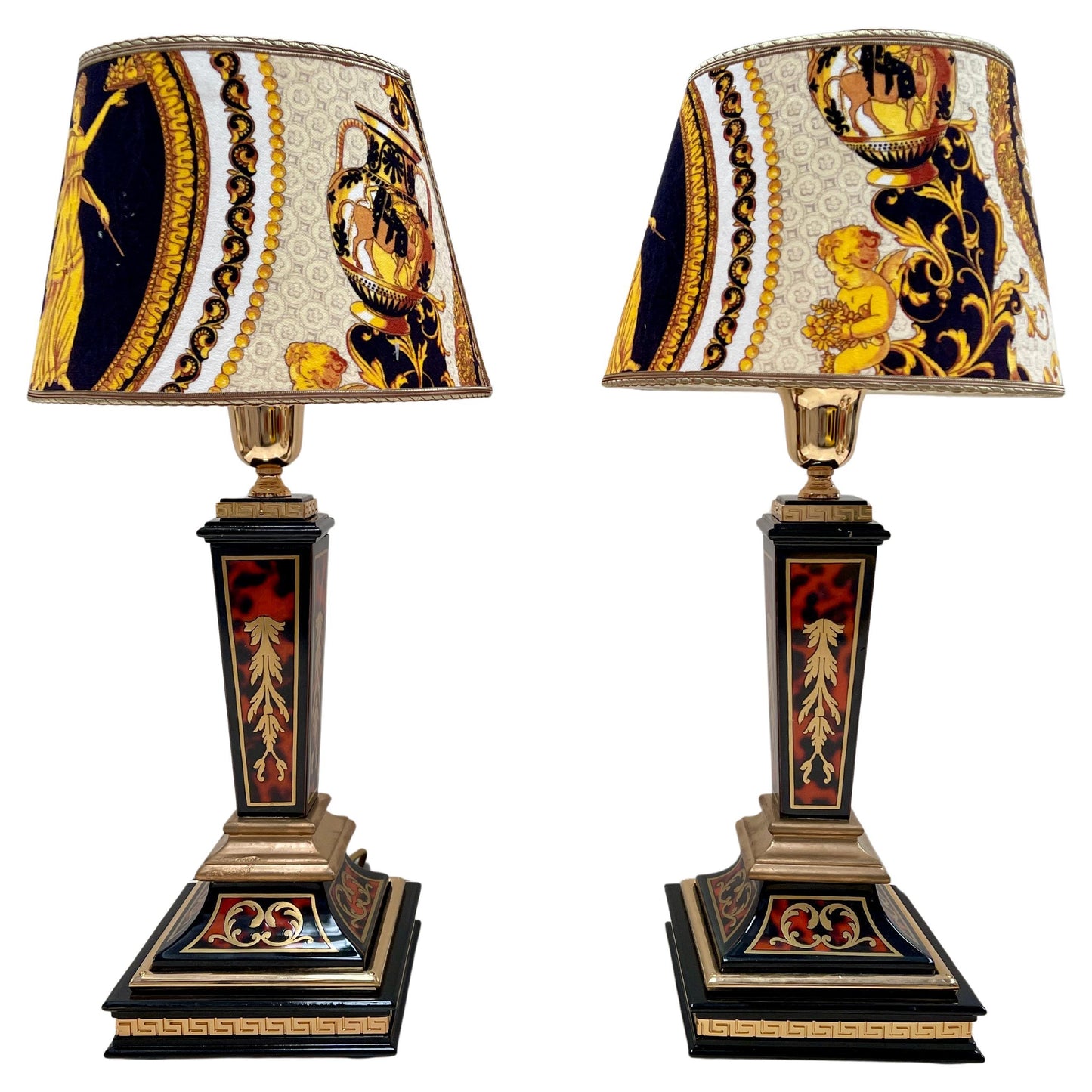 Coppia di lampade italiane da tavolo in stile neoclassico versailles, XX secolo