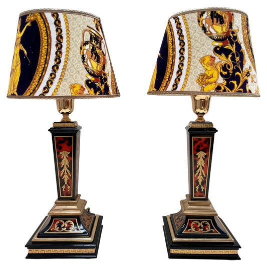 Coppia di lampade italiane da tavolo in stile neoclassico versailles, XX secolo