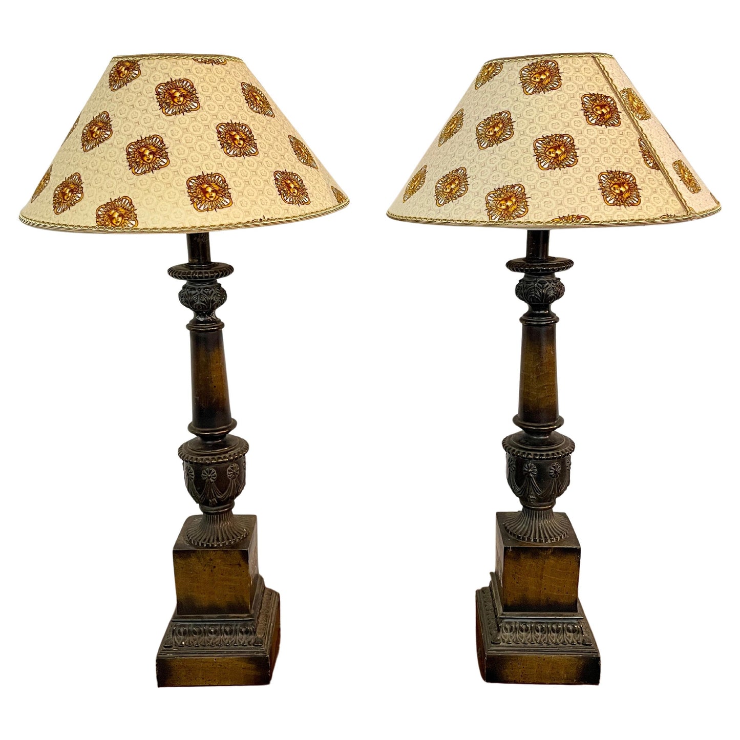 Grande coppia di lampade antiche con paralume Versailles, XIX secolo