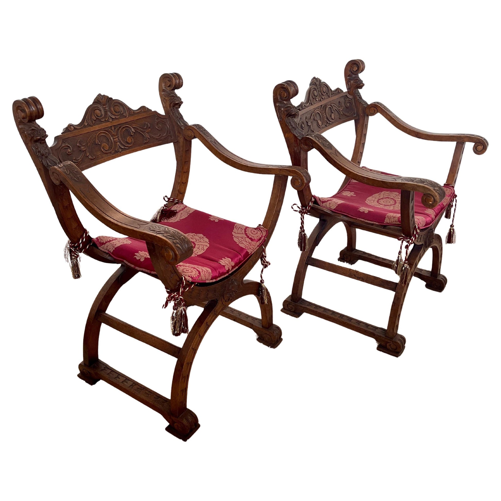 Coppia di sedie savonarola intagliate a mano, stile rinascimentale, XX secolo