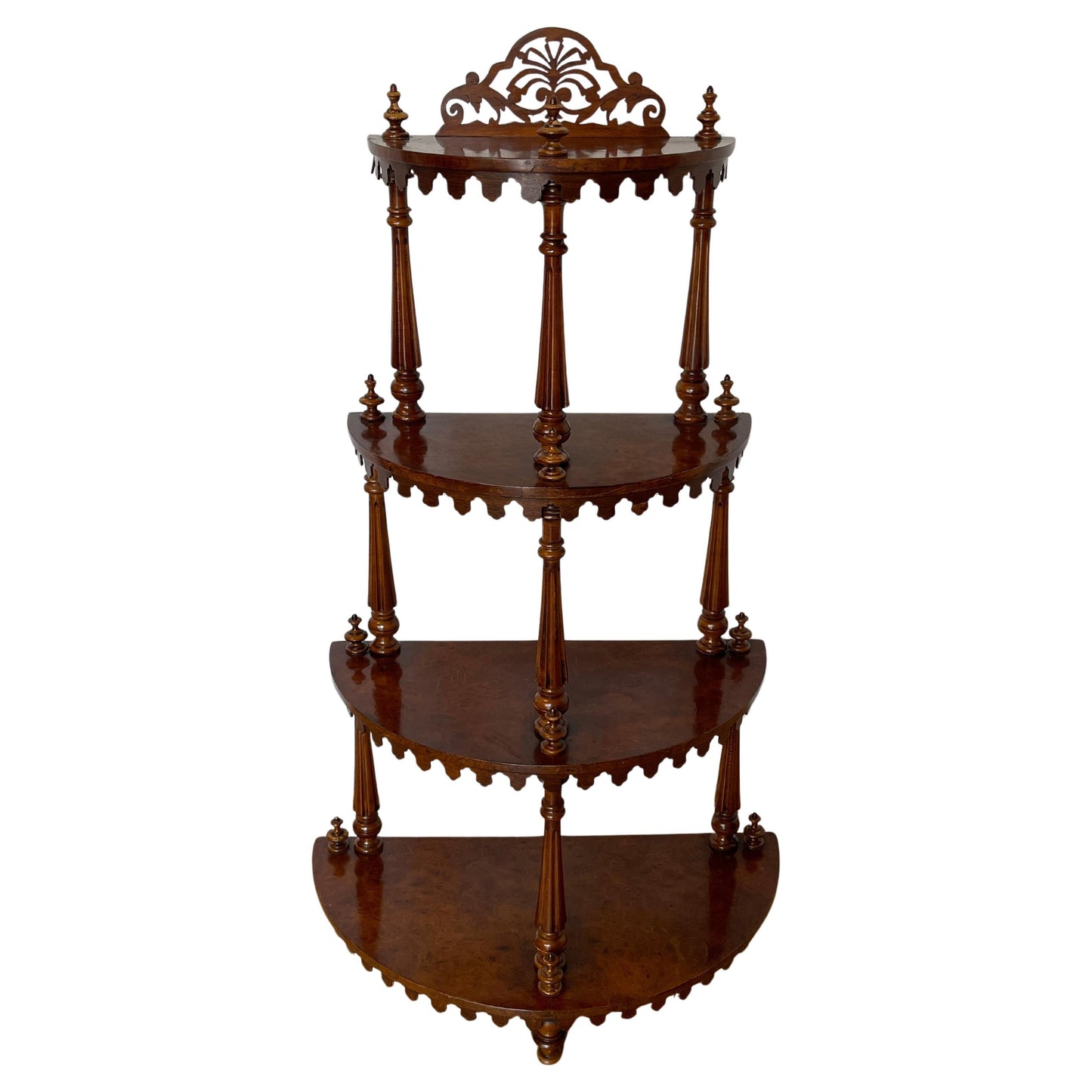 Mobile angolare in legno intagliato con 4 ripiani, stile italiano anni '60