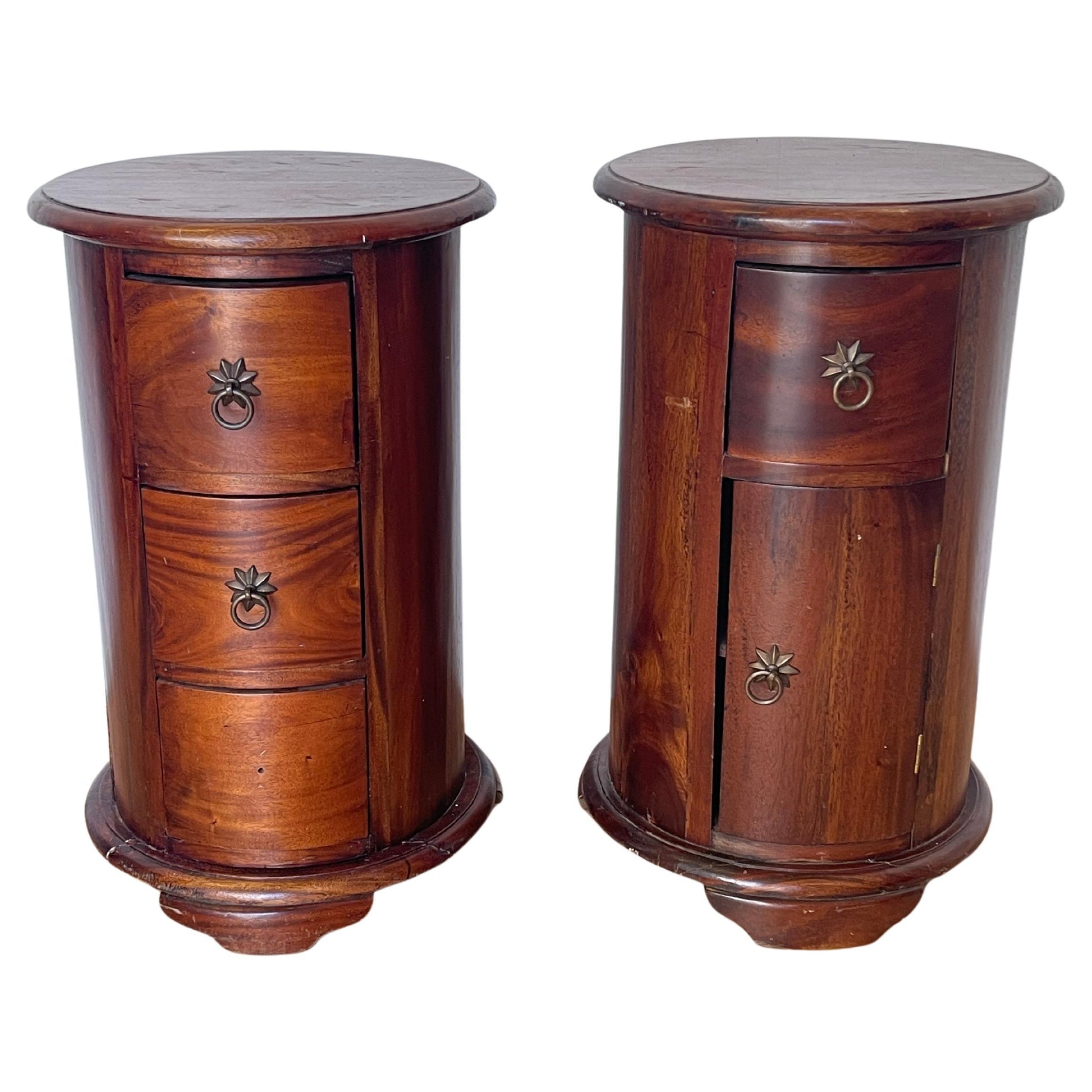 Coppia di Comodini Rotondi in Legno Massello - Stile Coloniale Vintage