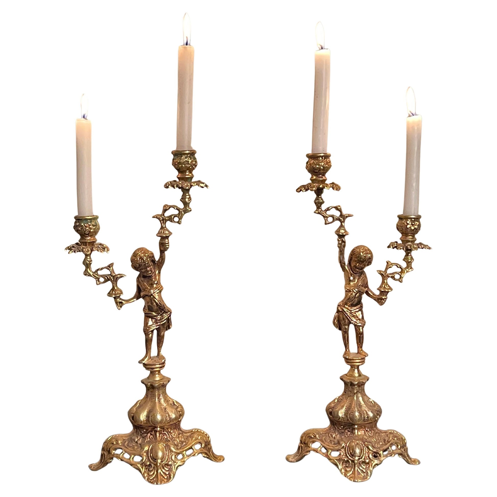Splendore d’Antan – Coppia di Candelabri in Bronzo Cesellato