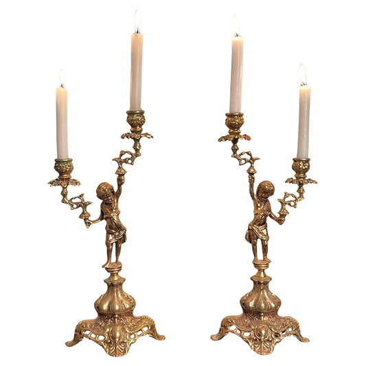 Splendore d’Antan – Coppia di Candelabri in Bronzo Cesellato