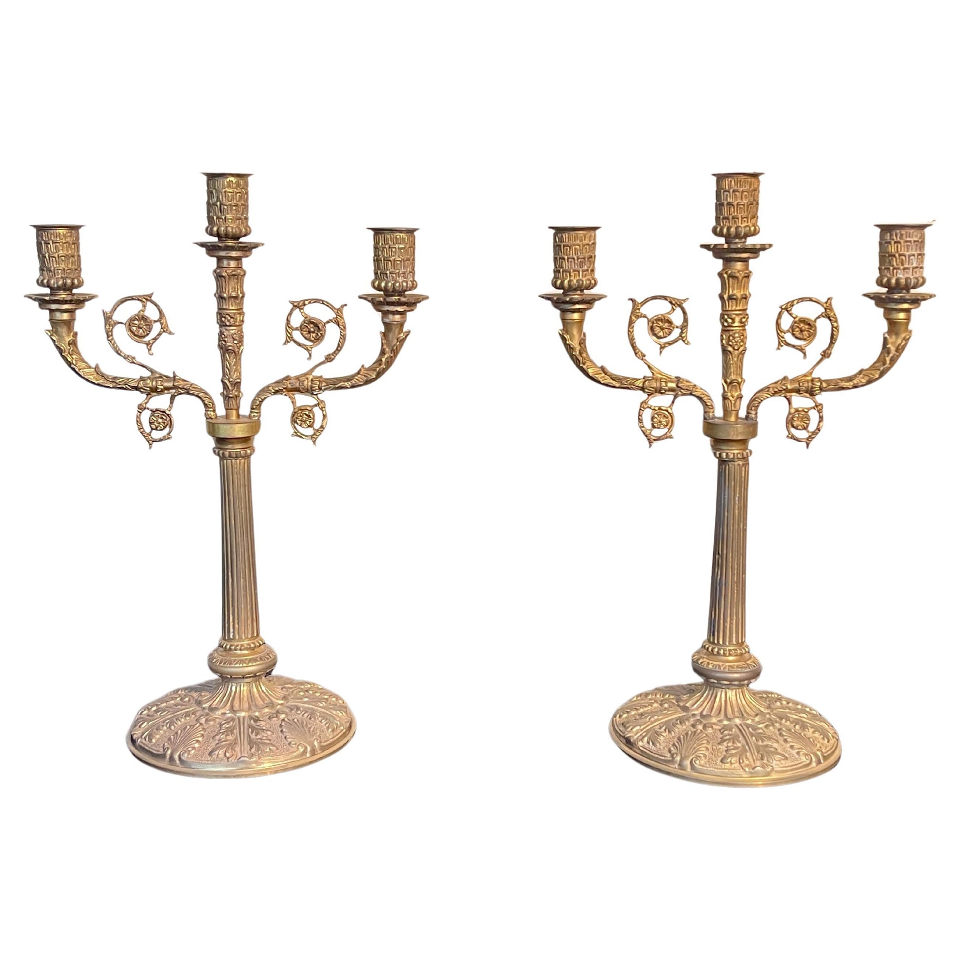 Elegante Coppia di Candelabri in Bronzo Dorato - Stile Classico