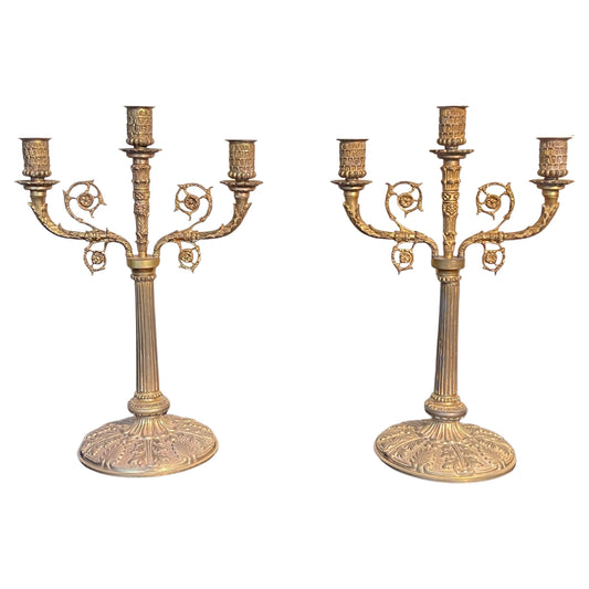 Elegante Coppia di Candelabri in Bronzo Dorato - Stile Classico