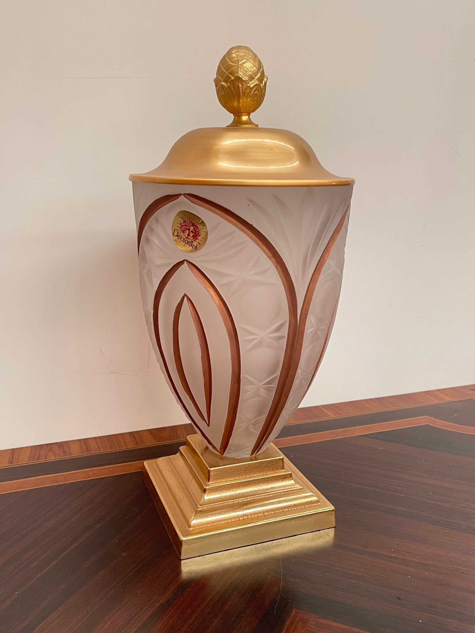 Vaso in vetro artistico con Base Dorata e Coperchio, Italia, anni '90