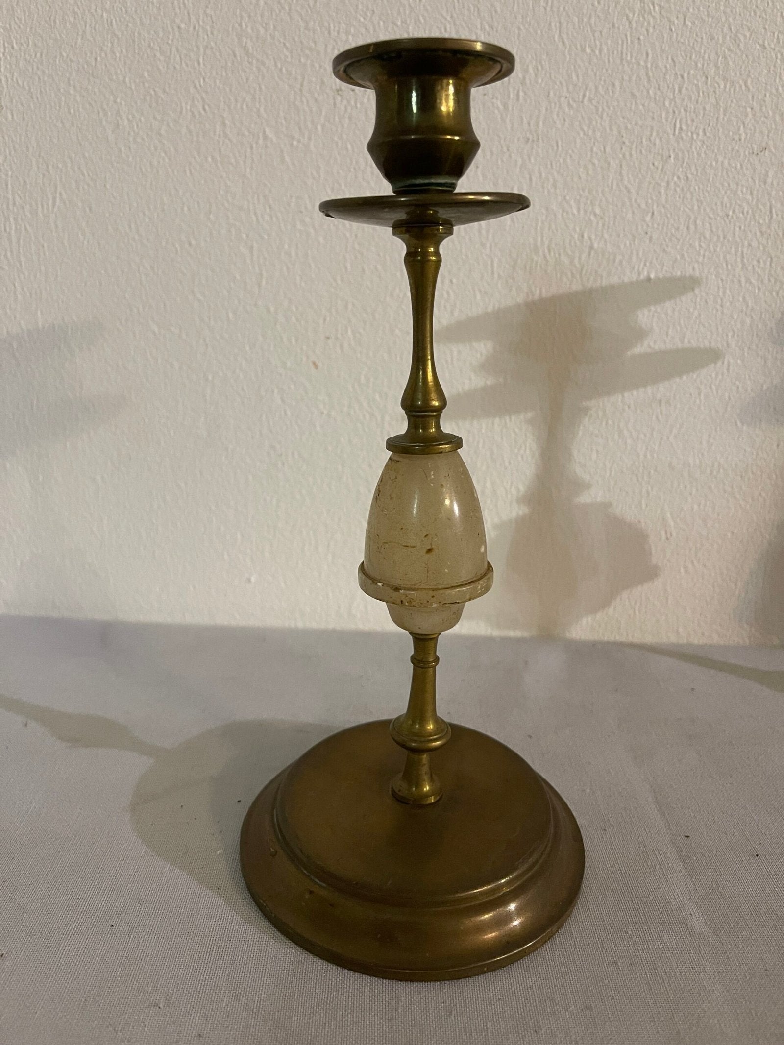 Coppia di Candelabri Antichi in Ottone e Alabastro - Stile Classico