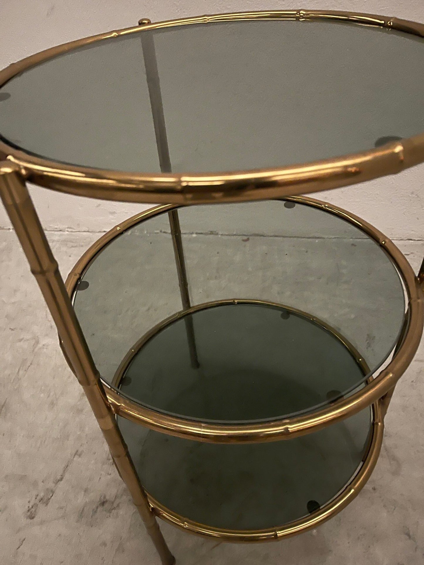 Carrello di Servizio a Tre Piani in Ottone e Vetro Fumé