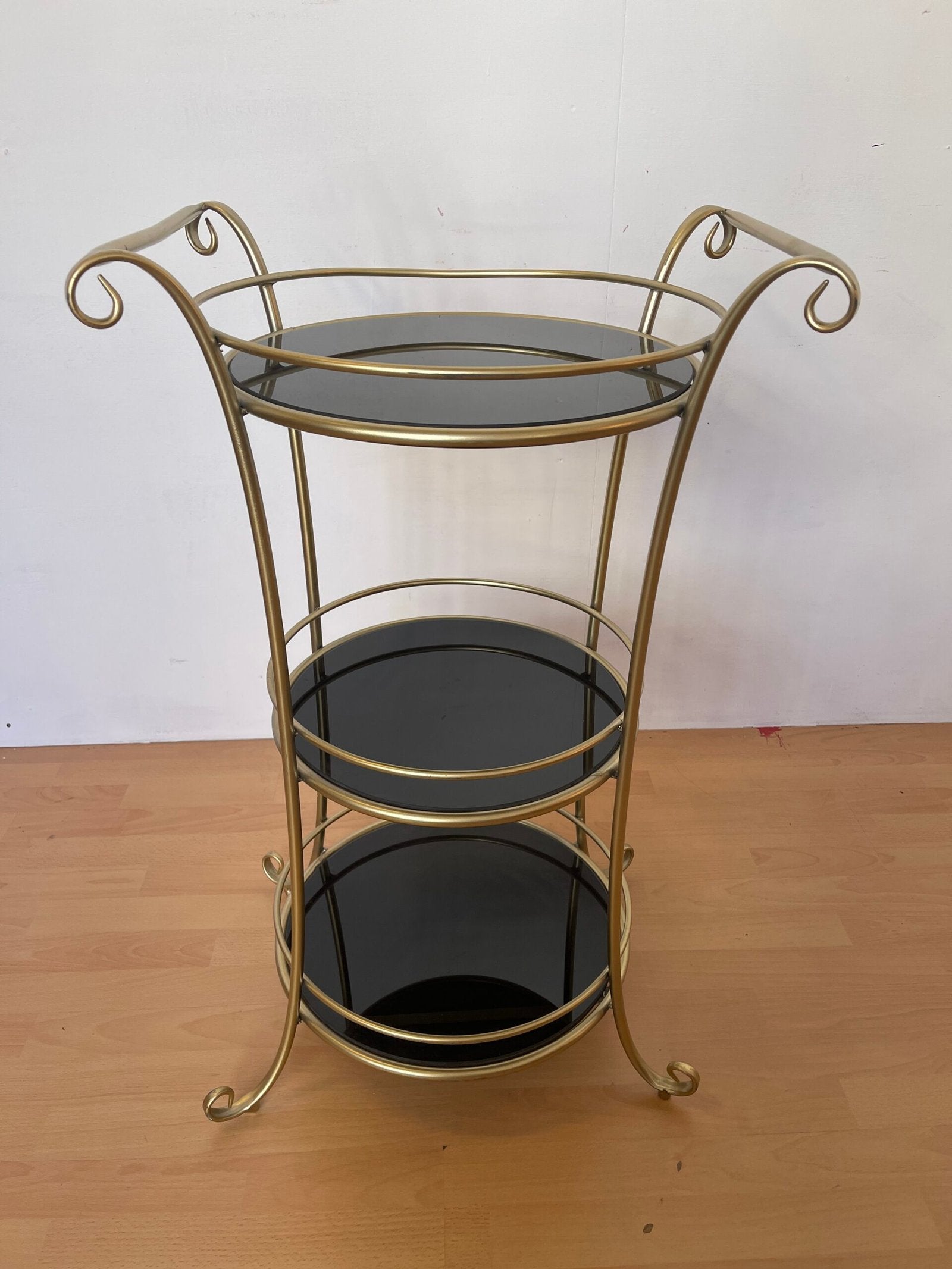 Carrello portavivande vintage in ottone e vetro nero