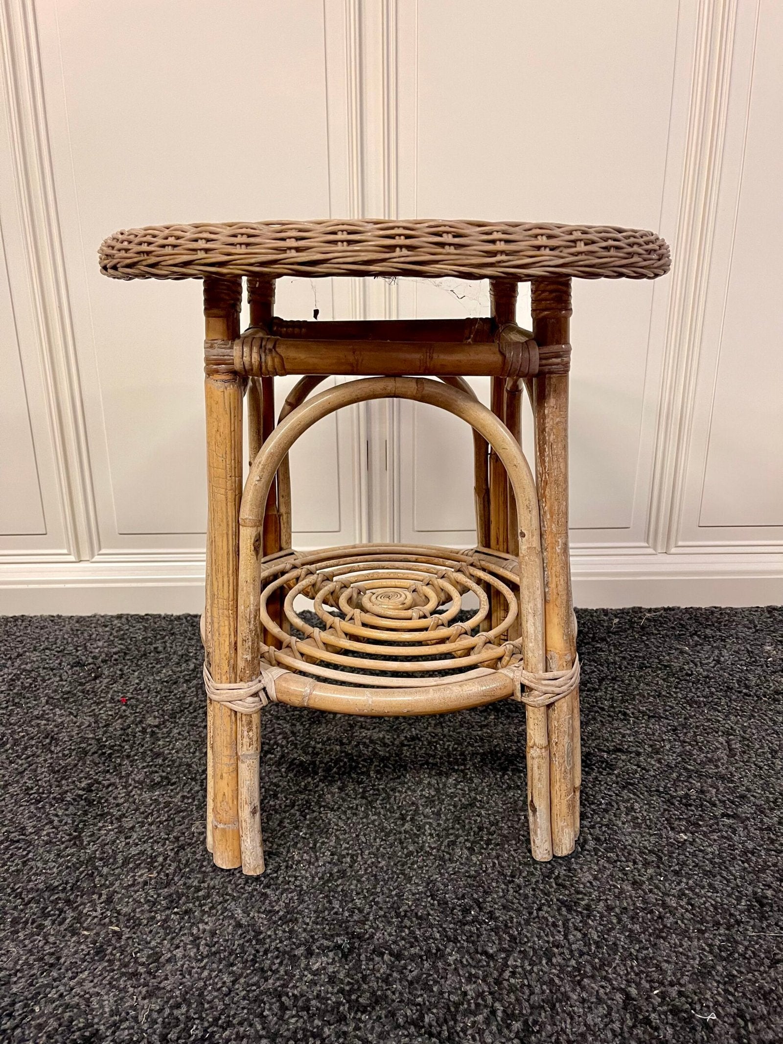 Tavolino / sgabello vintage in rattan intrecciato