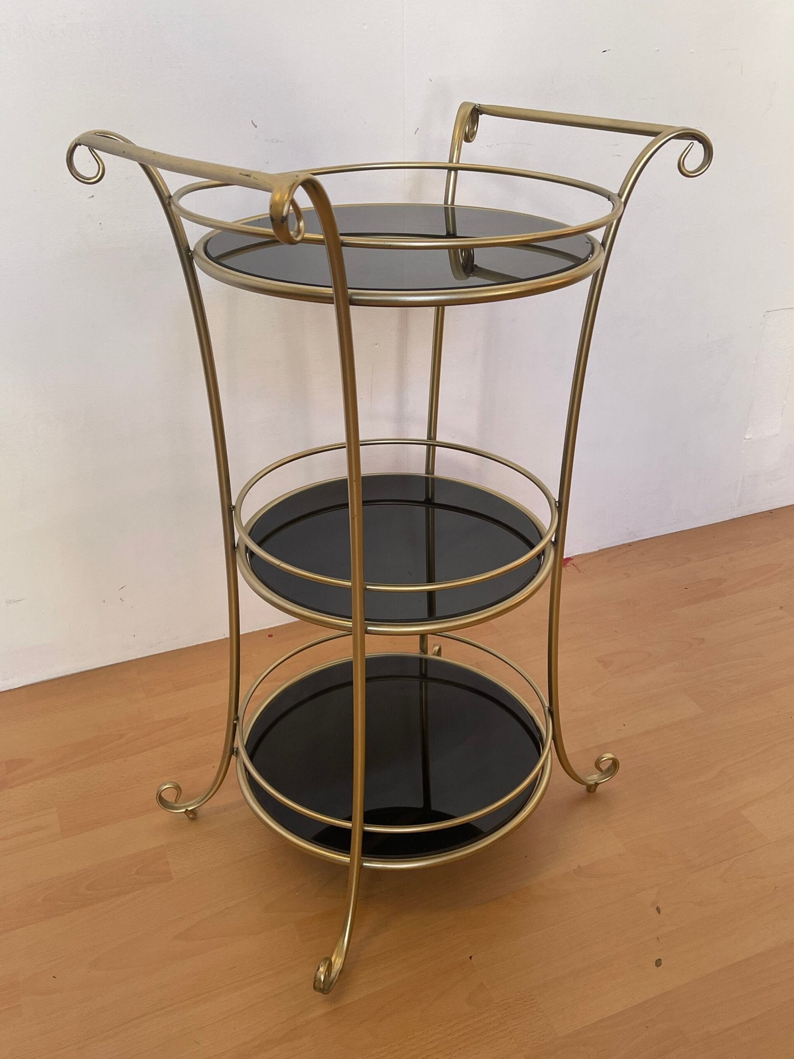 Carrello portavivande vintage in ottone e vetro nero