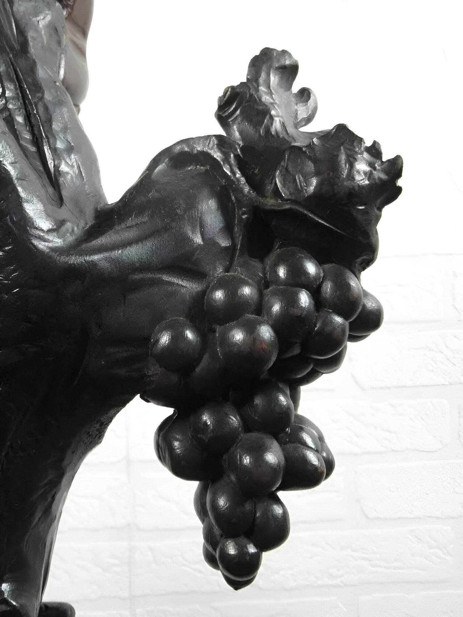 Scultura appendiabiti in legno intagliato con statua albero e due putti 1900